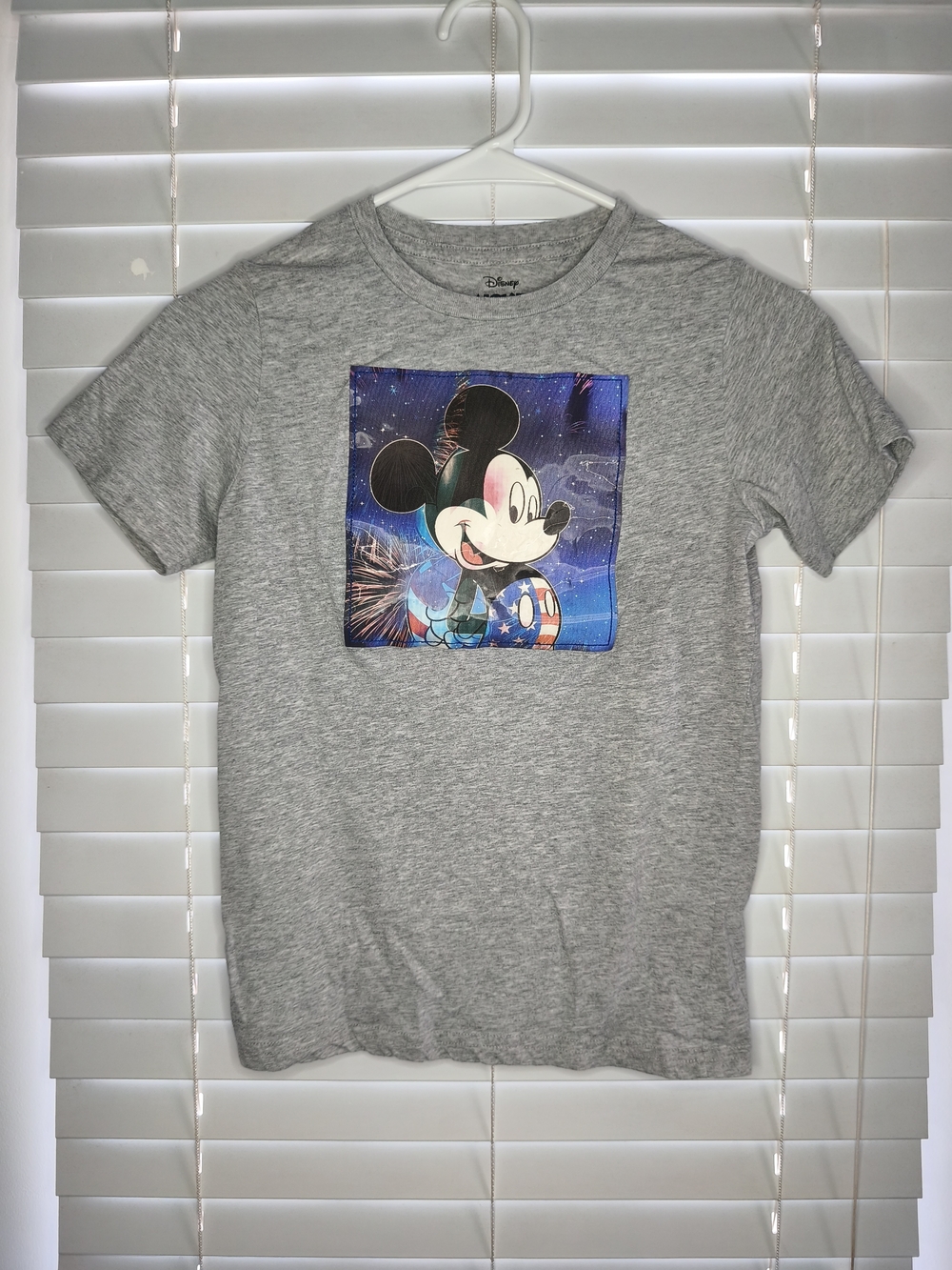 Disney Boys Mickey Mouse 4th of July Fireworks Gray T-Shirt Size M Holographic